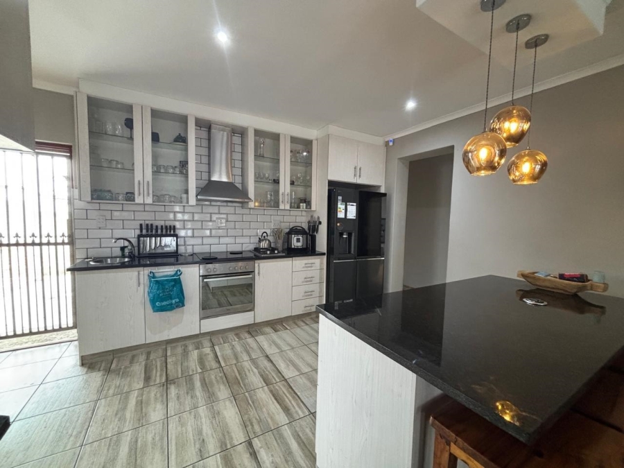 To Let 4 Bedroom Property for Rent in Voelvlei Western Cape